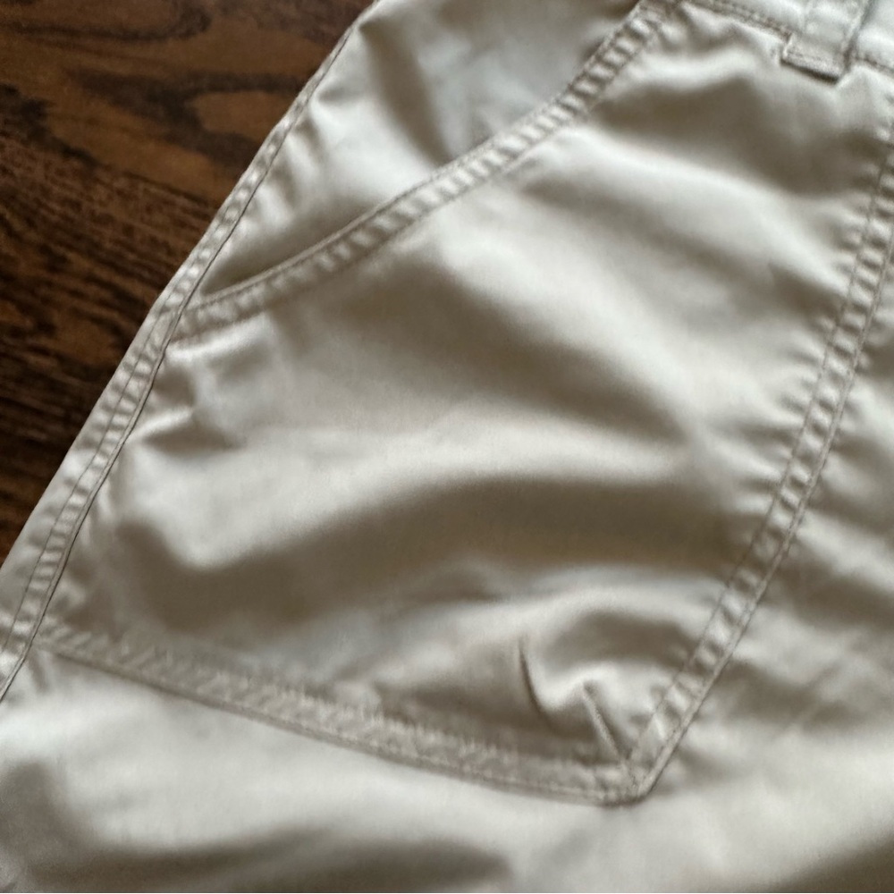Columbia Women's Beige Cargo Shorts size 8 6L - Picture 7 of 14